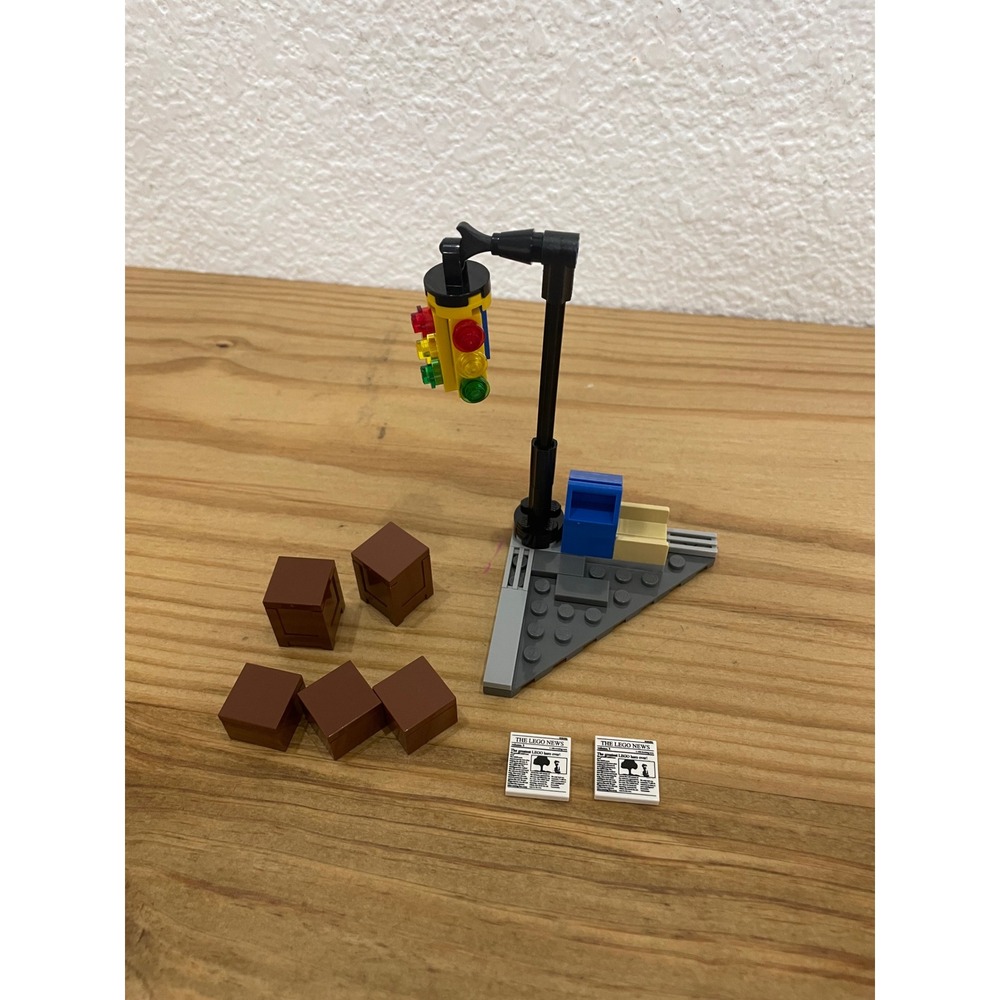 LEGO DC Super Heroes Batman 6858 Catwoman Catcycle City Chase partial set